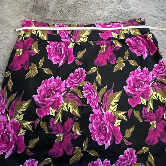 Fuchia Floral Mini Skirt - Picture 2 of 6